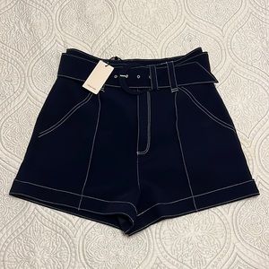 ✨NWT✨ Cinq a sept belted navy/ivory aldi shorts- Sz 10